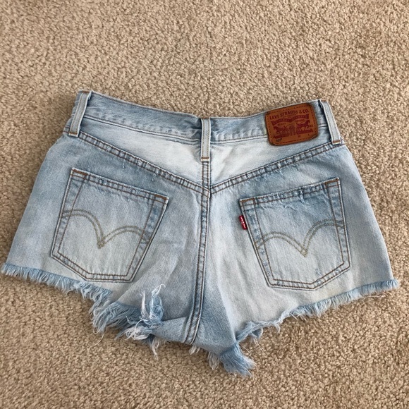 Levi’s 501 High Waisted Denim Short - Size 25 - Picture 2 of 3
